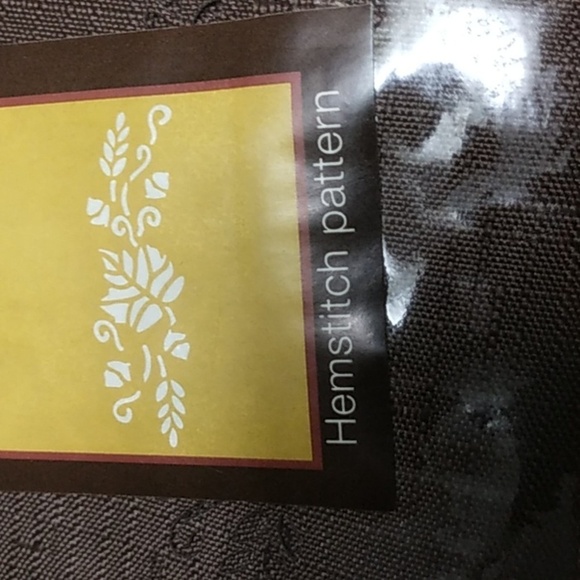 Holiday at Home tablecloth sz 70in round - Picture 4 of 6